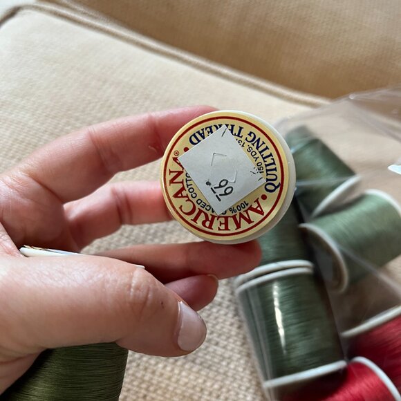 Americana Thread – 10 Spools (5 Holiday Red / 5 Olive Green) – New - Picture 6 of 8